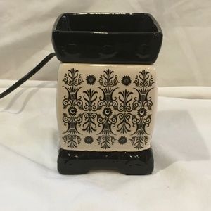 Scentsy Retired Boleyn Full Size Wax Warmer Black White - NEW